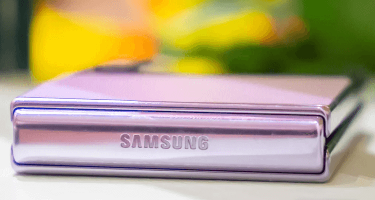 Выйдет ли Samsung Galaxy Z Flip 5. Ждать нового телефона осталось недолго. Фото.