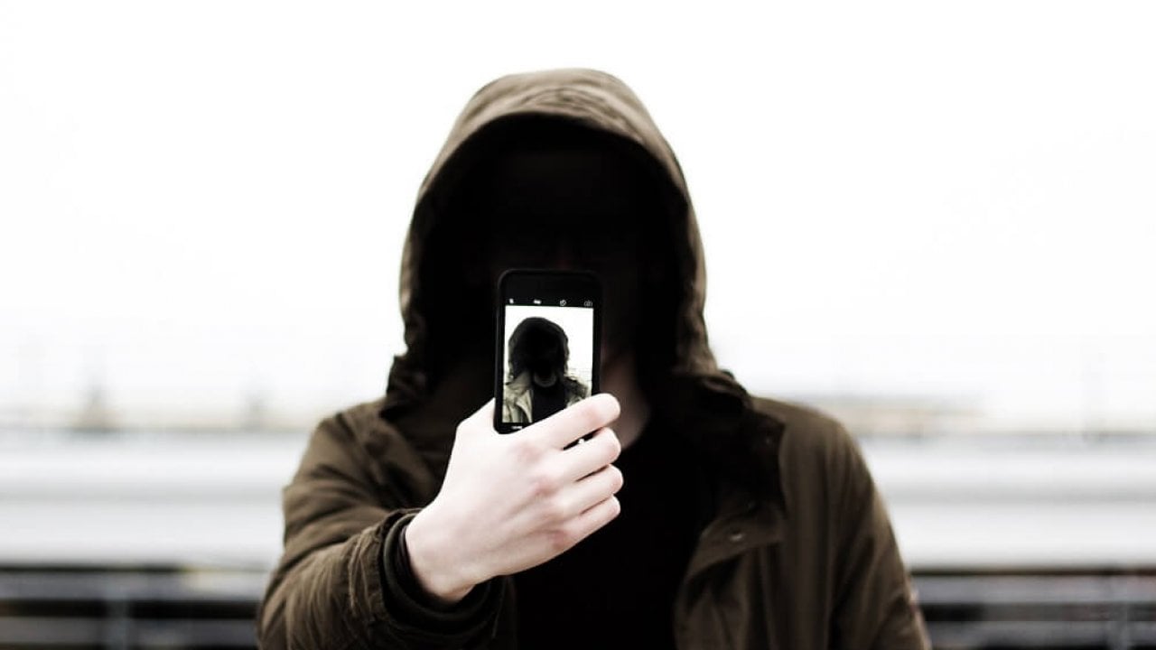 2 способа шпионить за кем-то через камеру телефона в году