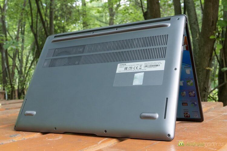Производительность HONOR MagicBook X 14. Система вентиляции очень развитая. Фото.