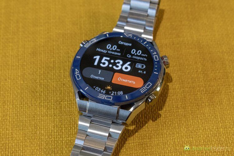 Контроль здоровья. Huawei Watch Ultimate подойдут для тех кто любит пешие прогулки на дальние расстояния. Они будут вести полную статистику. Фото.
