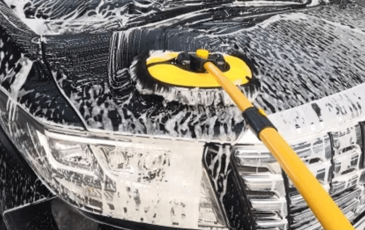 Швабра для мытья машины. Так мыть машину намного удобнее. Фото.