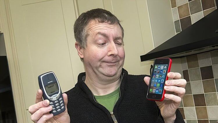 Правда ли, что кнопочный телефон сложнее взломать и отследить, чем Android-смартфон. Фото.