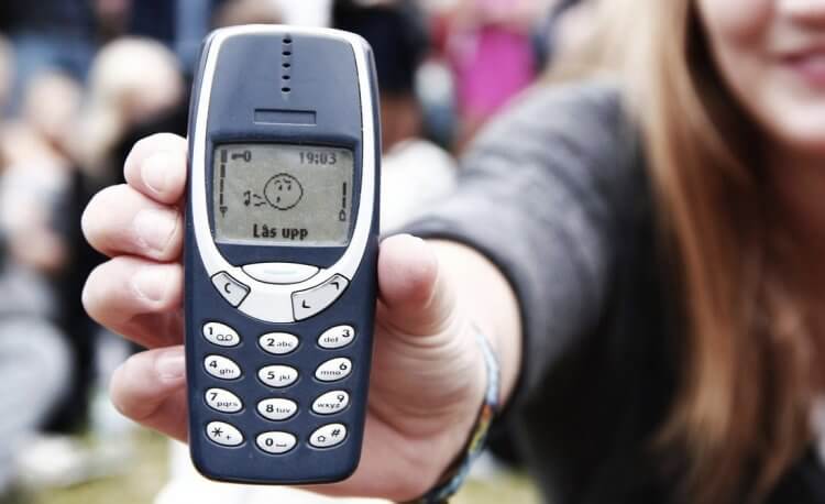 Какой кнопочный телефон купить в 2023 году. Nokia до сих пор выпускает одни из самых надежных и безопасных телефонов. Фото.