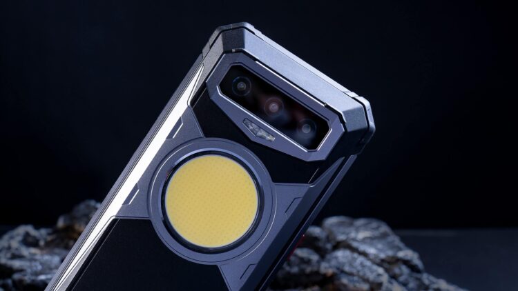 Попробуйте найти другой такой смартфон. Фото.