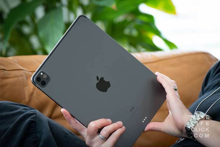 Айпэд или планшет на Андройд. При всей своей производительности и технологичности iPad Pro уступает Galaxy Tab S9. Фото.