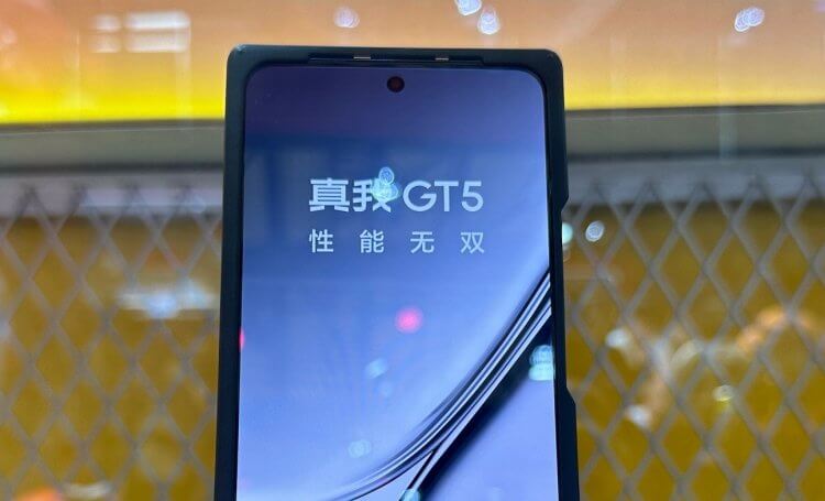 Когда выйдет realme GT5 и GT5 Pro. realme GT5 уже засветился на китайской выставке. Фото.
