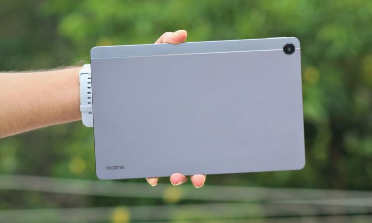 Realme Pad целиком выполнен из металла. Фото.