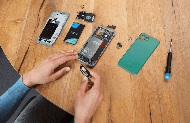 Вредны ли смартфоны для экологии. Намного более экологично выпускать смартфоны, которые можно легко ремонтировать, чтобы компоненты служили дольше. Фото.
