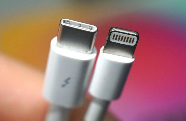 Новый Айфон с USB-C. Оба эти разъема сильно похожи по своей сути, но все же они разные. Фото.