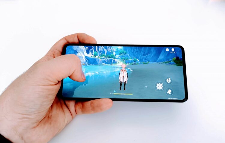 Даже тяжеленный Genshin Impact на GT 10 Pro работает без изъянов. Фото.