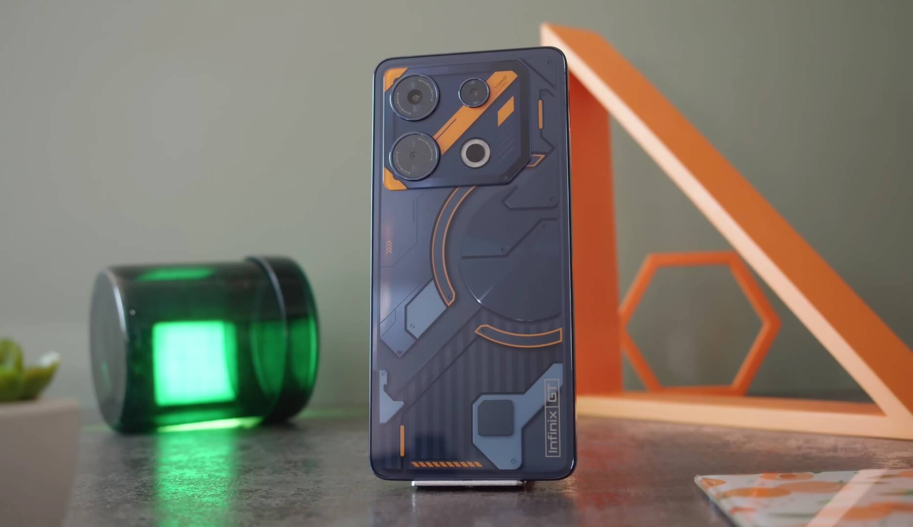 Универсальный мощные флагманы. Игровые смартфоны, как правило, имеют агрессивный дизайн, подчеркивающий их направленность. Фото.