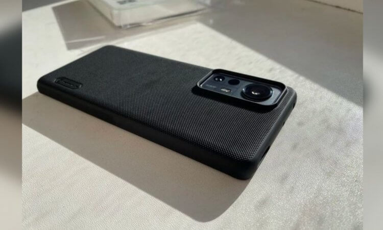 Чехол для смартфона Xiaomi 12. Чехол от известного производителя надежно защитит ваше новое устройство. Фото.