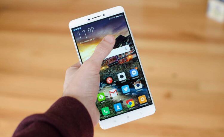 Как правильно настроить Android, чтобы пользоваться большим смартфоном одной рукой. Фото.