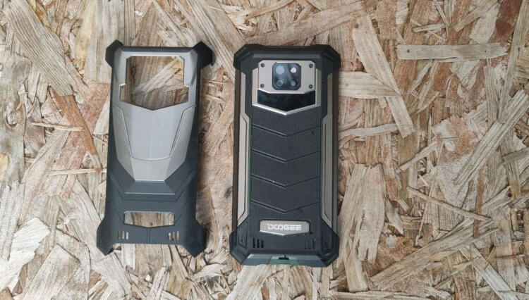 Doogee S88 Pro — противоударный смартфон с мощной батареей. Противоударный смартфон Doogee поставляется со специальной защитной крышкой. Фото.