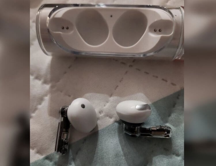 Nothing Ear (Stick) — беспроводные наушники для Андроида и Айфона. Наушники Nothing — одни из лучших в 2023 году и стоят не так дорого! Фото.