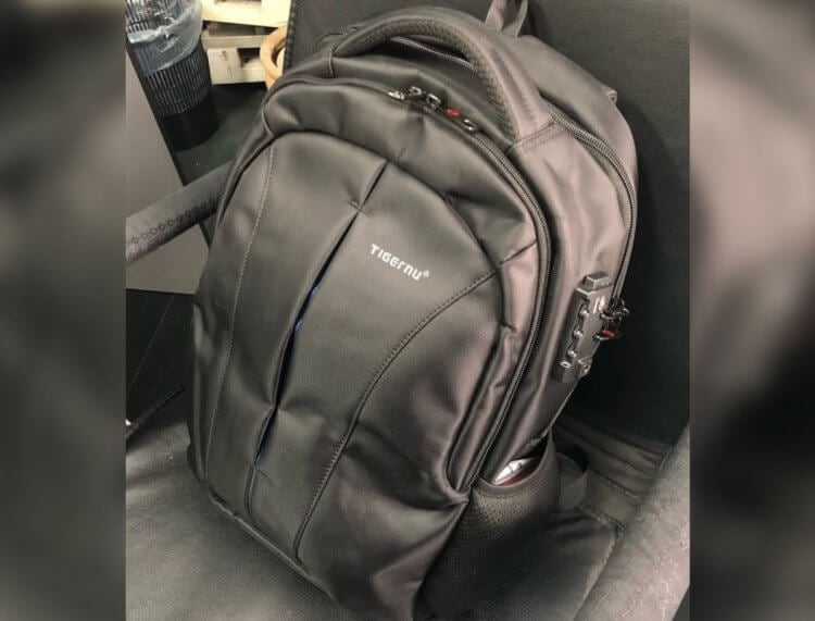 Дешевый рюкзак на каждый день. Крутой рюкзак имеет кодовый замок и даже USB-разъем для подлючения к повербанку! Фото.