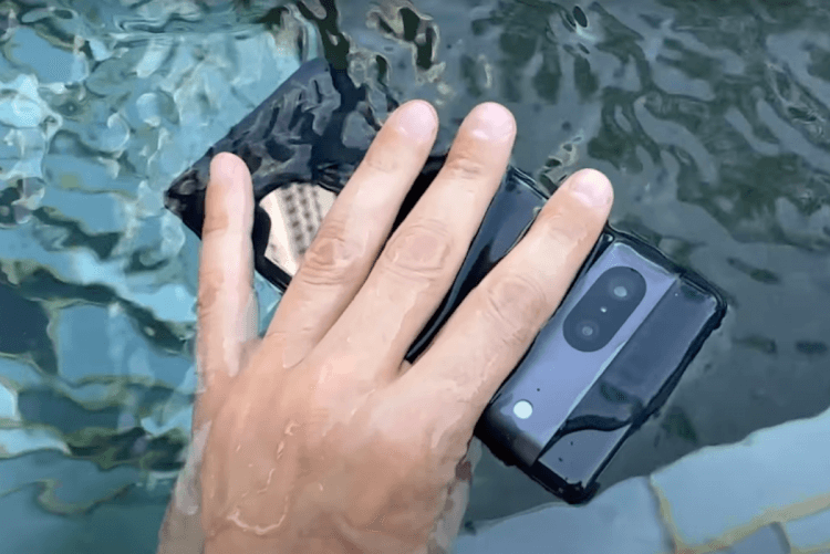 Лучшие телефоны 2023 года с защитой от воды. Вы не сможете их утопить. Фото.
