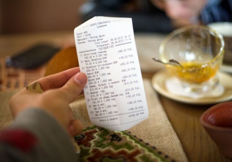 Тинькофф банк поможет разделить счет в ресторане по чеку. Скоро через приложение Тинькофф банка можно будет разделить счет по чеку в ресторане. Фото: БК55. Фото.