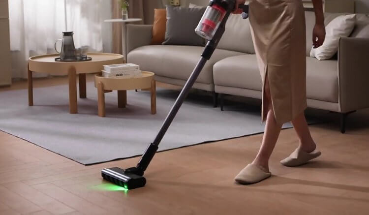 Почему вертикальный пылесос с зеленой LED-подсветкой Deerma T30W — лучшее устройство для уборки дома. Крутой пылесос для уборки любых поверхностей. Фото.