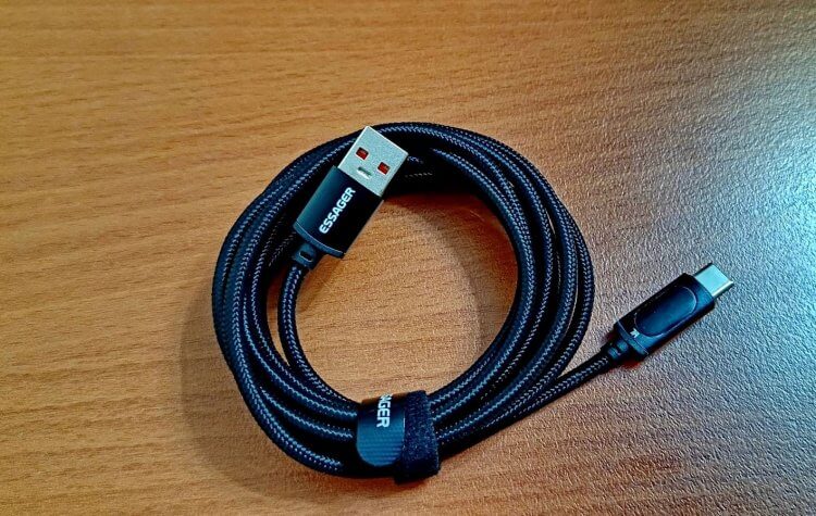 Зарядный кабель Type-C. Кабель с нейлоновой оплеткой прослужит даже дольше, чем ваш смартфон. Фото.