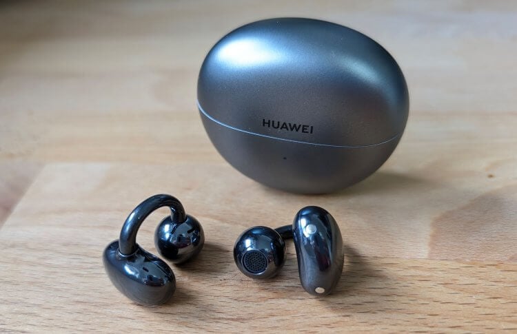 Huawei выпустила несколько интересных гаджетов, включая необычные наушники. Фото.