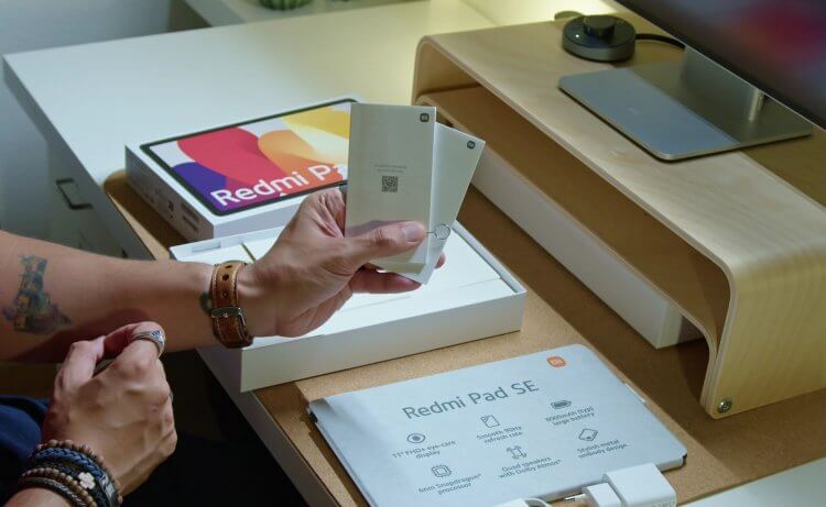Что входит в комплект планшета Xiaomi. Чехол, защитное стекло и другие аксессуары придется докупать отдельно. Фото: Jeremy Dufour — ENG. Фото.