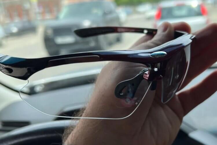 Велосипедные солнцезащитные очки. Эти очки подходят не только для велотренировок, но и для других видов спорта на открытом воздухе. Фото.