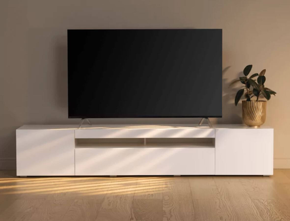 Хороший Смарт-телевизор на 55 дюймов. Яндекс Телевизор на 55 дюймов — отличное устройство для просмотра контента и игр. Фото.