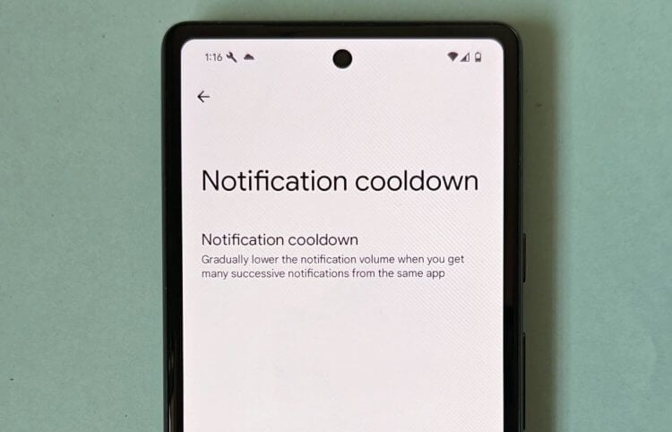 Новые функции Андроид 15. Android начнет отключать уведомления, если их станет очень много. Фото.