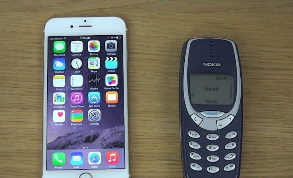 Чем старые смартфоны лучше новых. Дедушка и внук. Изображение: Mob-Mobile.ru. Фото.