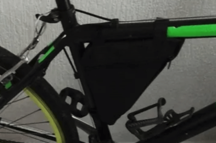 Треугольная сумка на раму велосипеда. Изображение: AliExpress. Фото.
