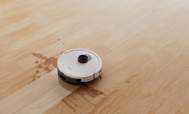 Робот-пылесос для сухой и влажной уборки. Вытереть разлитый кофе — да без проблем! Фото.