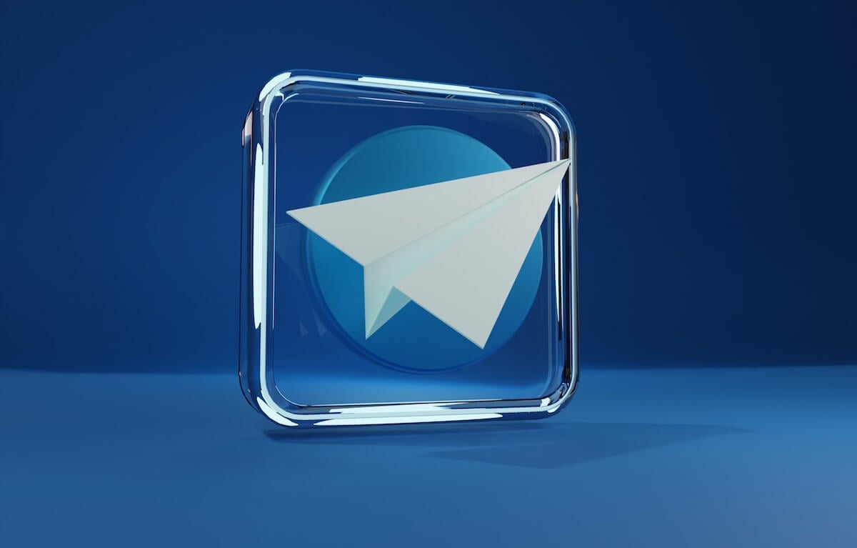 Недостатки мессенджеров. Telegram не просто становится все более популярным мессенджером, но и привил нам желание постоянно общаться в каналах. Изображение: Intuji. Фото.