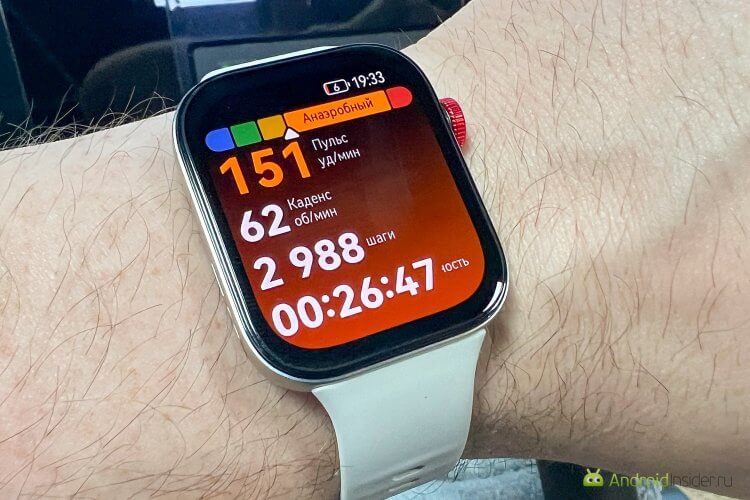 Функции HUAWEI Watch Fit 3. Во время тренировок вся информация выводится в виде четких и понятных цифр. Фото.