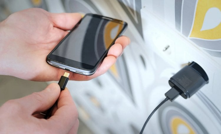 5 функций зарядных устройств для смартфона, которые заставят вас купить новый адаптер. Фото.