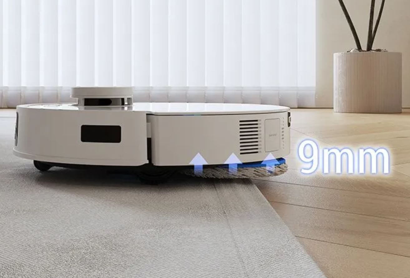 Робот-пылесос с системой распознавания ковров. Робот умеет поднимать салфетки на высоту 9 мм при обнаружении ковра. Фото.