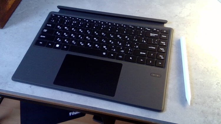Может ли планшет с клавиатурой заменить ноутбук. Обзор Ninkear T40 на Intel и Windows 11 Pro. Как снимает Ninkear T40. Фото.