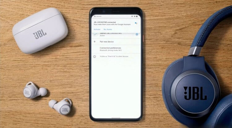 Гугл Ассистент через наушники. Также смартфон может сам предложить настроить наушники при подключении. Фото.