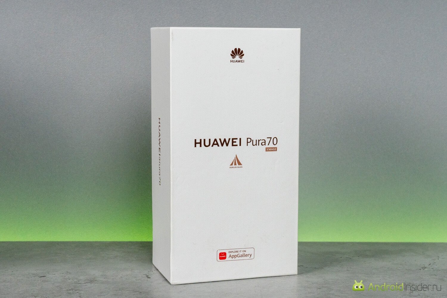 Обзор HUAWEI Pura 70. Сначала, нас как всегда встречает привычная коробка в стилистике бренда. Фото.