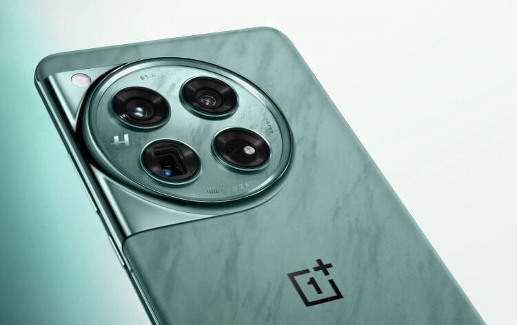 Смартфон на Snapdragon 8S Gen 3. Многие думают, что OnePlus 12R лучший телефон для игр. В отрыве от цены, да. Но это точно не лучшее предложение по соотношению цена/качество. Изображение: Mobiltelefon.ru. Фото.