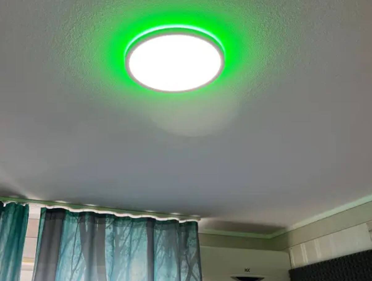 Светодиодная лампа на потолок. Светодиодная лампа подойдет к интерьеру любой квартиры, сделав ее чуточку лучше. Фото.