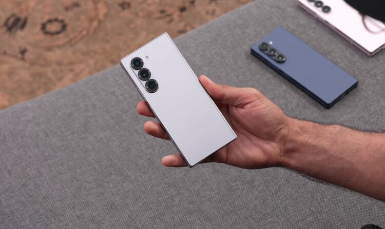 Характеристики Galaxy Z Fold6. Дизайн нового смартфона Samsung с гибким экраном. Фото: Unbox Therapy. Фото.