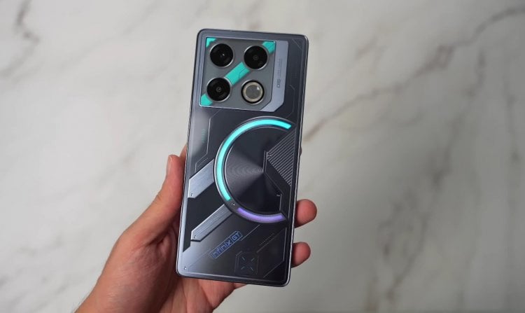 Infinix GT 20 Pro — недорогой смартфон для игр. Игровой дизайн в комбинации с не менее игровой начинкой. Фото: XEETECHCARE. Фото.