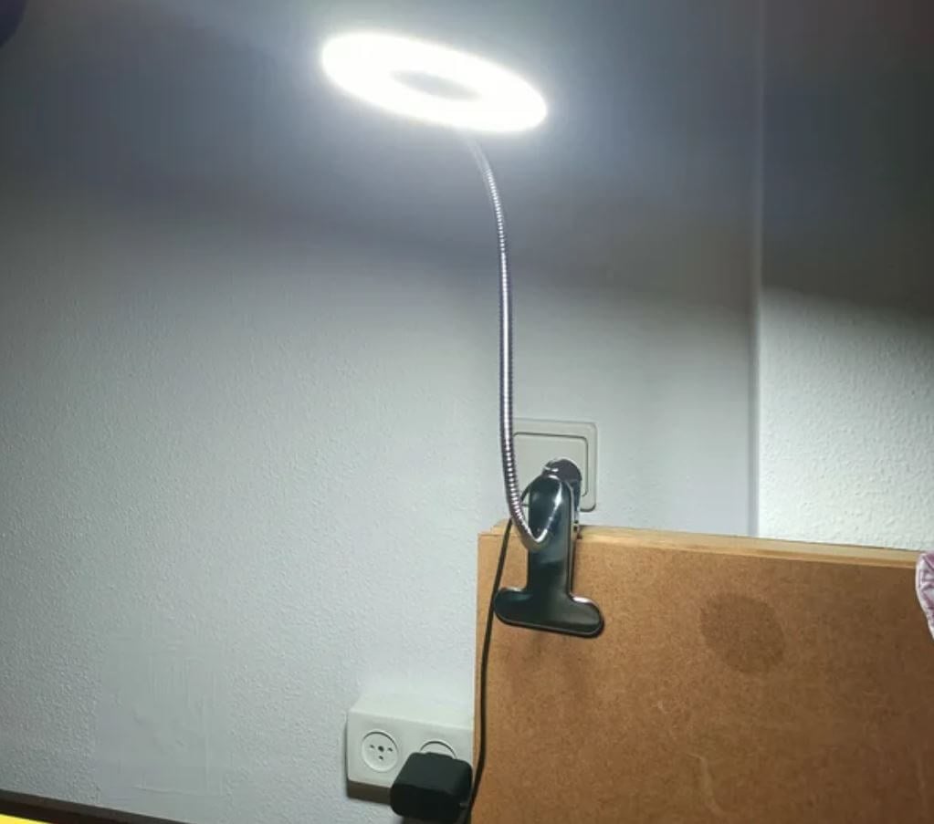 Гибкая лампа на прищепке. Классная лампа для чтения и работы уже ждет вас на АлиЭкспресс. Фото.