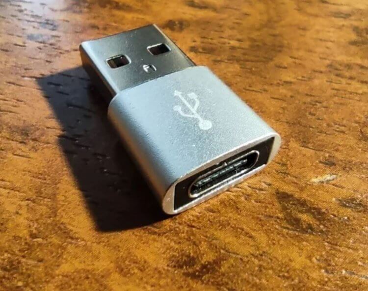 Переходник с Type-C на USB-A. Этот переходник занимает минимум места и стоит очень дешево. Переходник с Type-C на USB-A. Этот переходник занимает минимум места и стоит очень дешево. Фото.