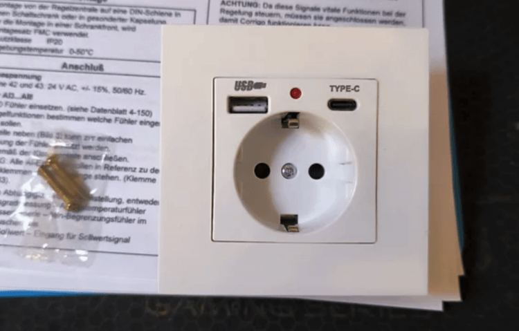 Европейская розетка с USB-портом. Изображение: AliExpress. Фото.