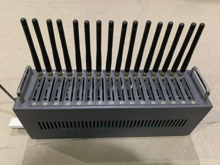 Так выглядит тот самый SMS-бластер. Фото: Carousell. Фото.