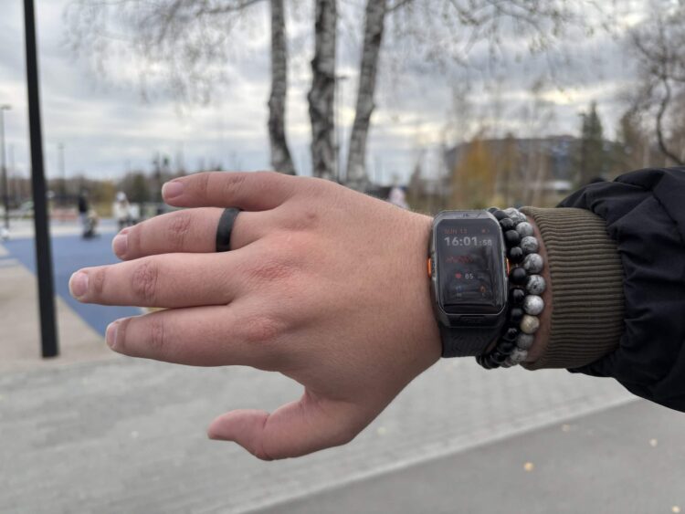 На руке часы тоже смотрятся здорово и не вызывают никакого дискомфорта. Фото.