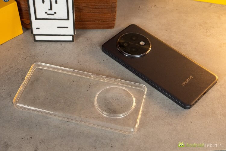 Красивый смартфон на Android. Чехол в комплекте. Красивый смартфон на Android. Чехол в комплекте. Фото.