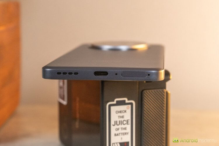 Недорогой смартфон с быстрой зарядкой. Зарядка естественно через USB Type-C. Недорогой смартфон с быстрой зарядкой. Зарядка естественно через USB Type-C. Фото.
